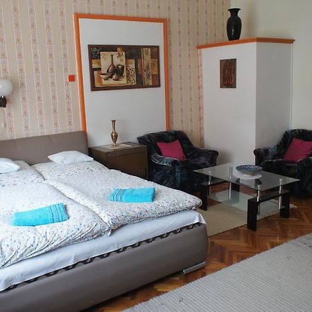 Hajnal Apartman Villa Gyula Exterior photo