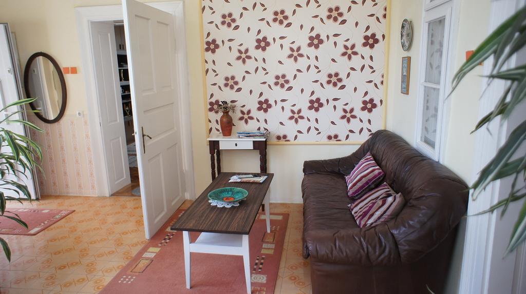 Hajnal Apartman Villa Gyula Room photo