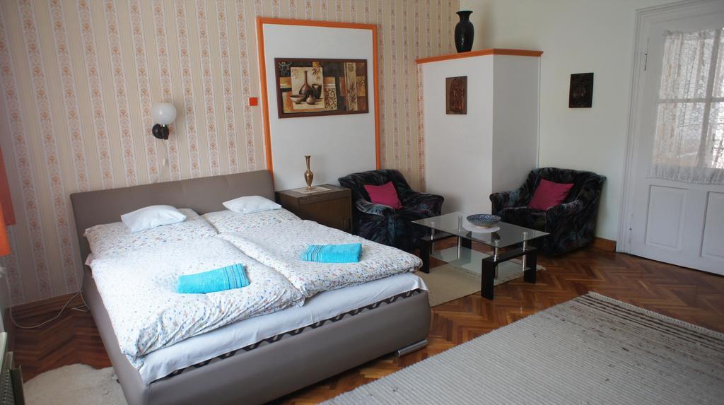 Hajnal Apartman Villa Gyula Exterior photo